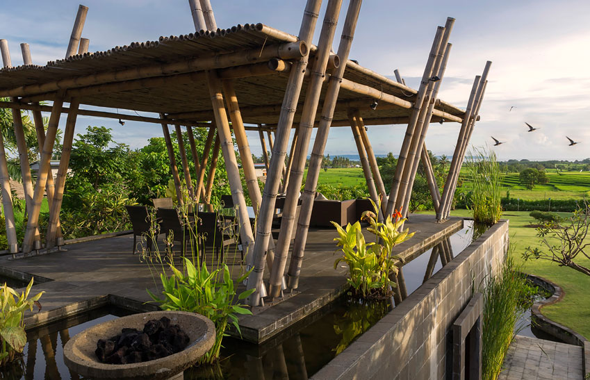 Villa Mandalay - Dusk from the pool bale